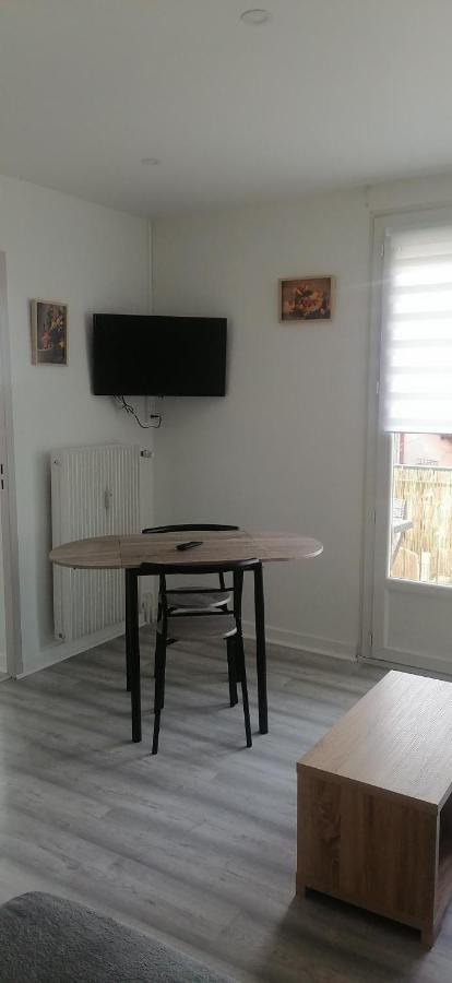 Appartement Avec Balcon Et Parking Prive ロアンヌ エクステリア 写真